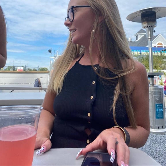 Meet the Posher, Laura B 🐰 - Picture 7 of 9